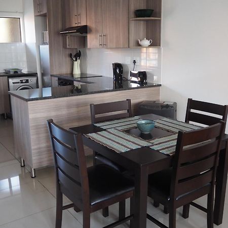 Or Tambo Self Catering Apartments, The Willows Boksburg Kültér fotó