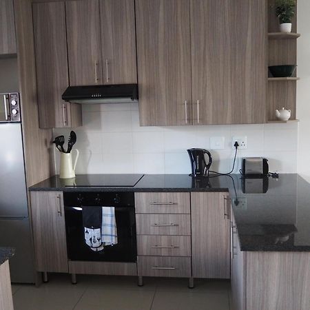 Or Tambo Self Catering Apartments, The Willows Boksburg Kültér fotó