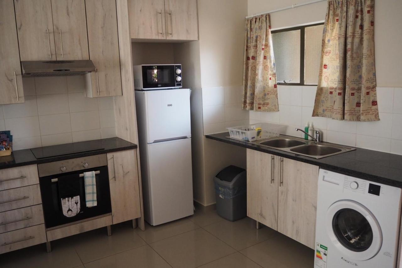 Or Tambo Self Catering Apartments, The Willows Boksburg Kültér fotó