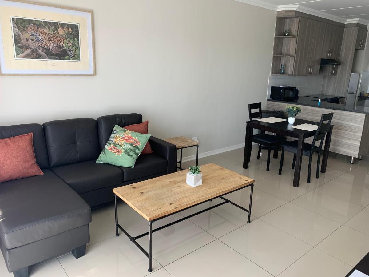 Or Tambo Self Catering Apartments, The Willows Boksburg Kültér fotó