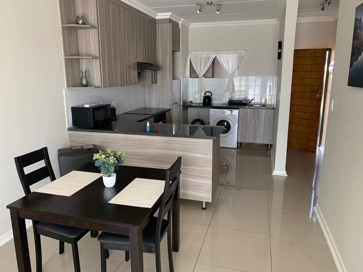 Or Tambo Self Catering Apartments, The Willows Boksburg Kültér fotó