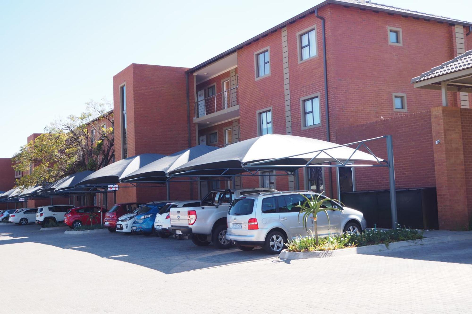 Or Tambo Self Catering Apartments, The Willows Boksburg Kültér fotó