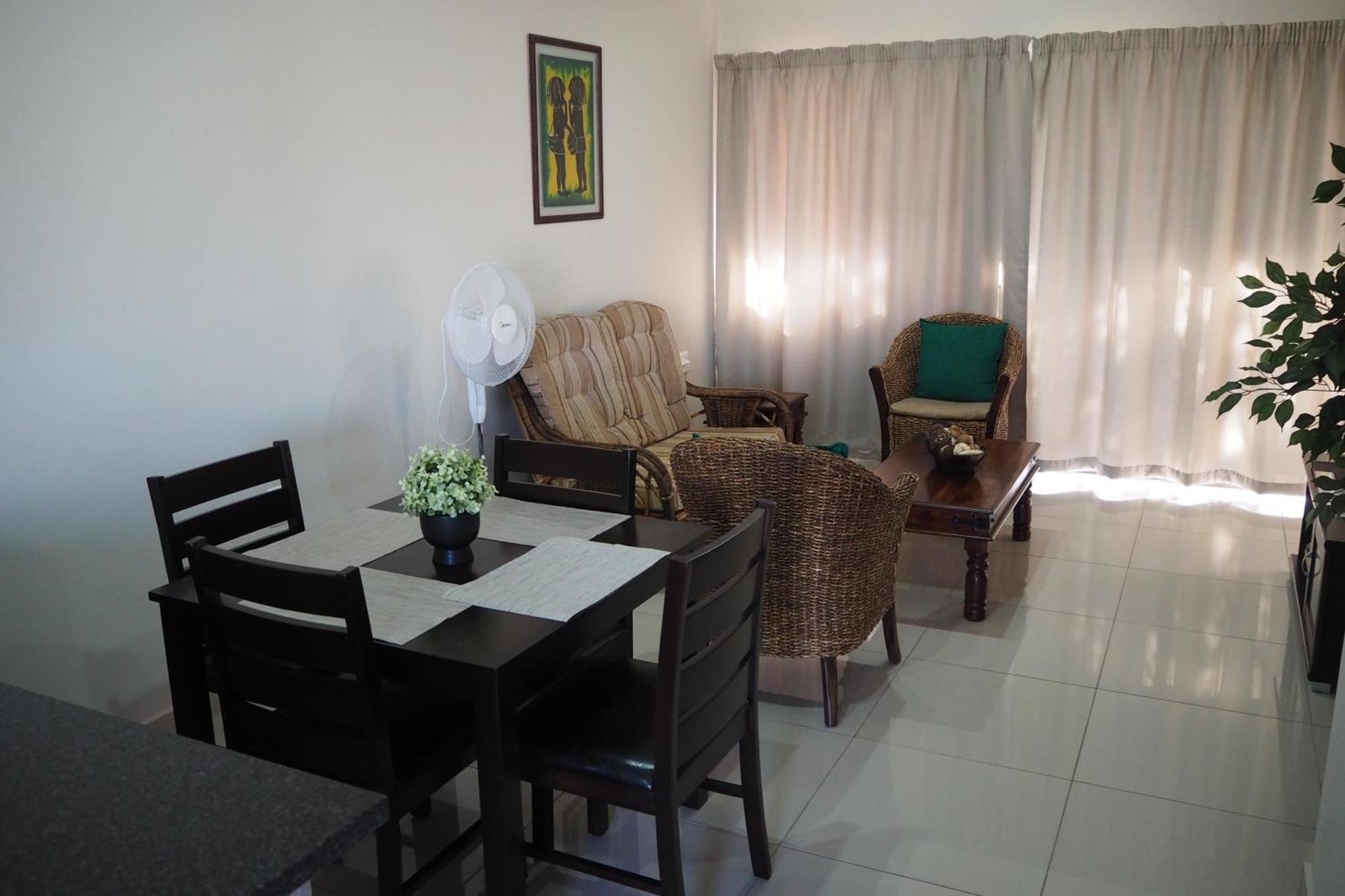 Or Tambo Self Catering Apartments, The Willows Boksburg Kültér fotó