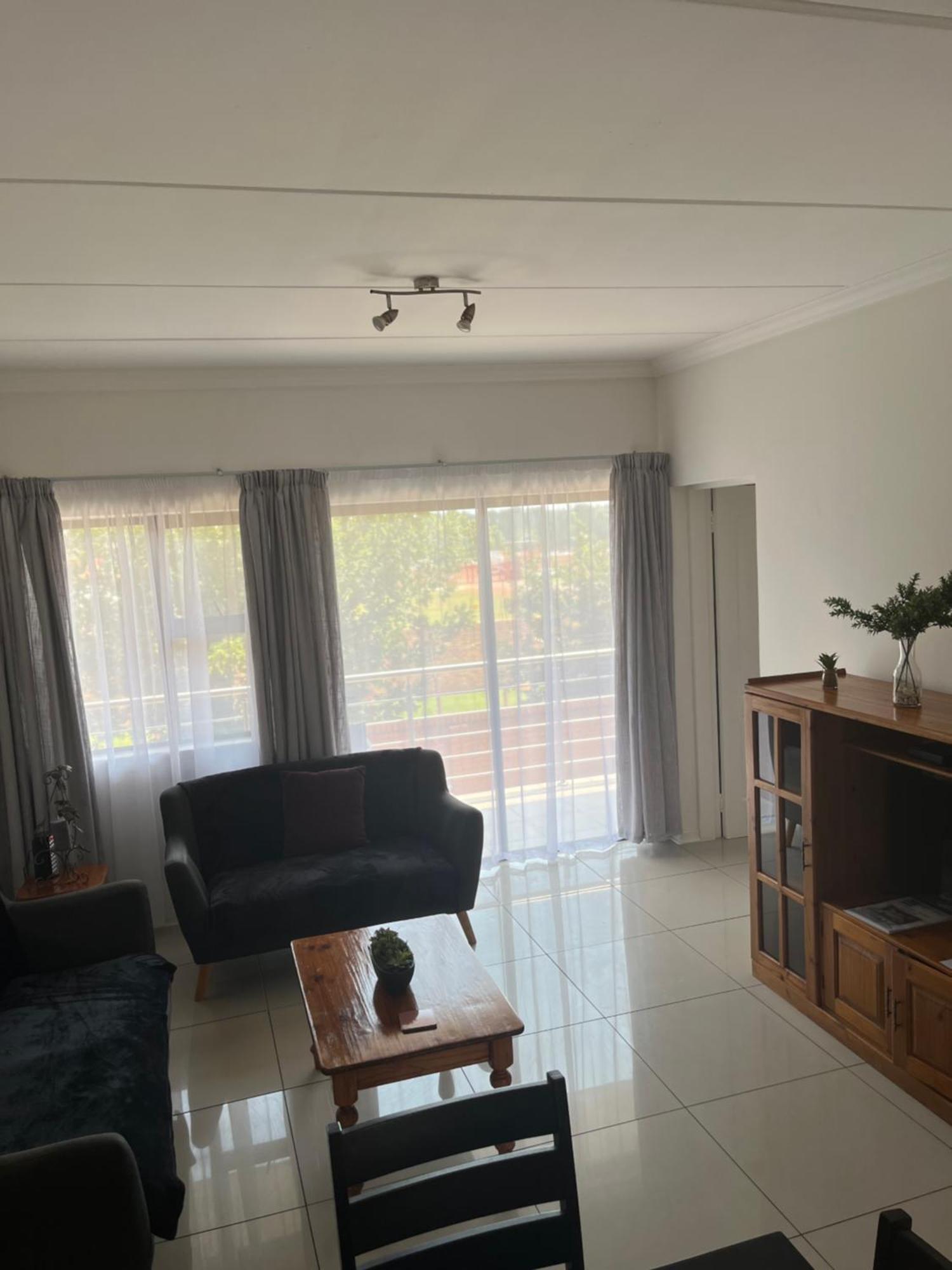 Or Tambo Self Catering Apartments, The Willows Boksburg Kültér fotó