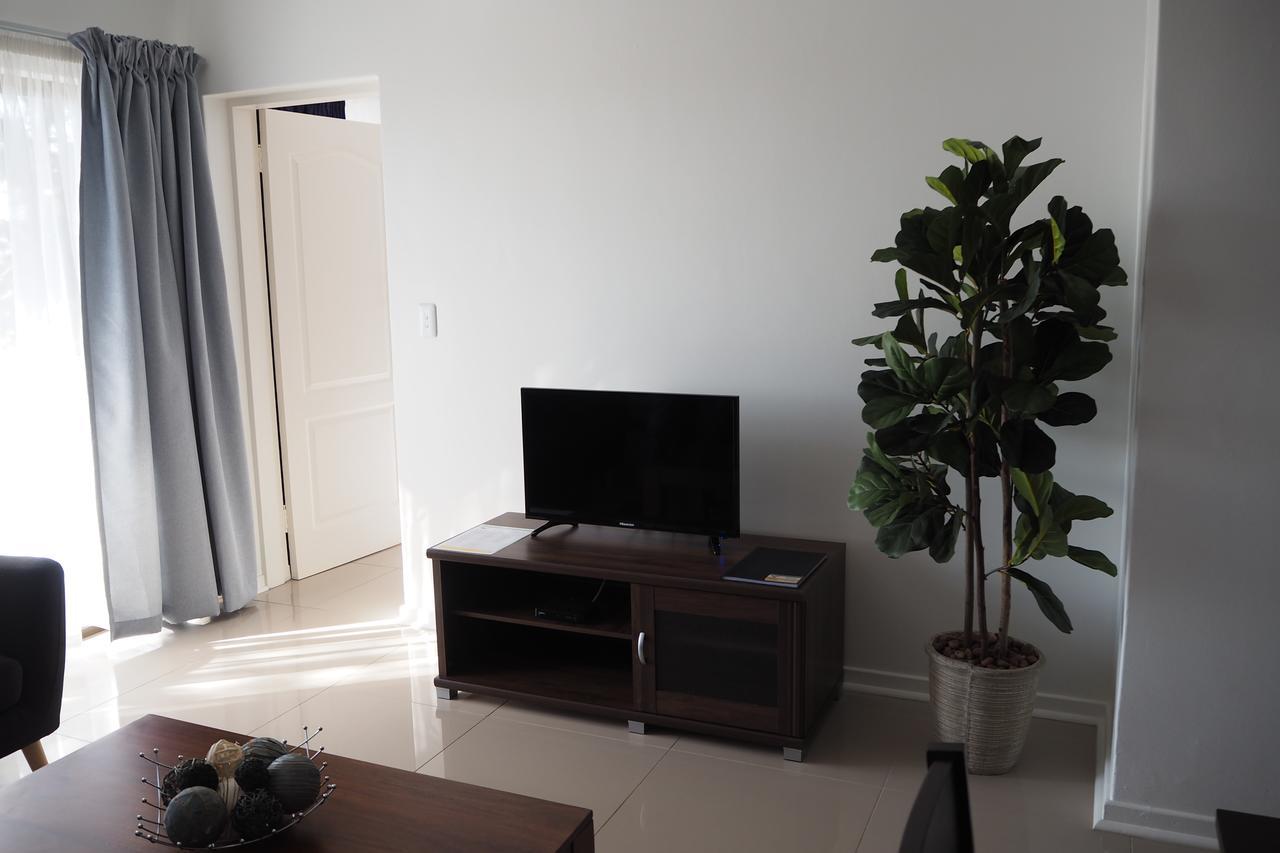 Or Tambo Self Catering Apartments, The Willows Boksburg Kültér fotó