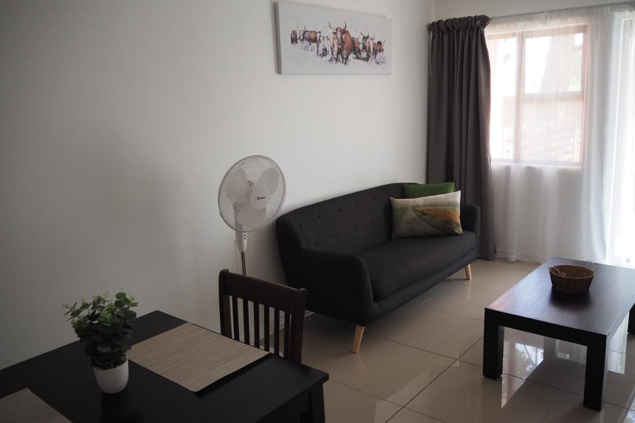 Or Tambo Self Catering Apartments, The Willows Boksburg Kültér fotó