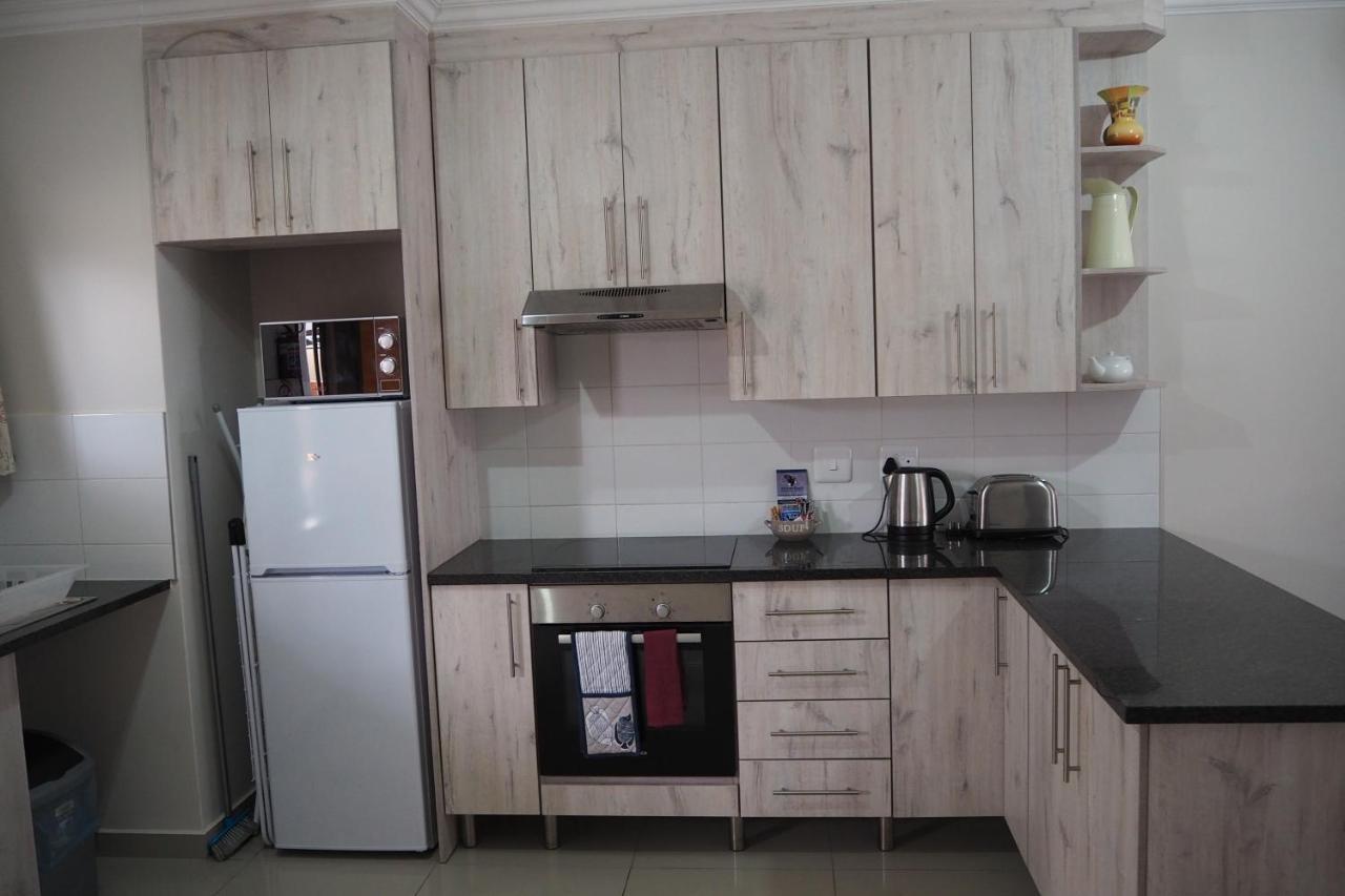 Or Tambo Self Catering Apartments, The Willows Boksburg Kültér fotó