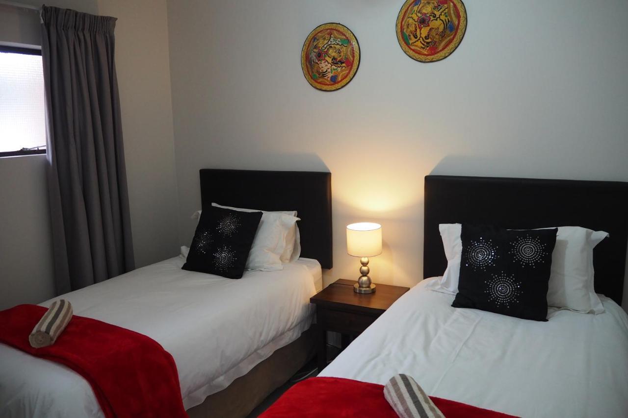 Or Tambo Self Catering Apartments, The Willows Boksburg Kültér fotó