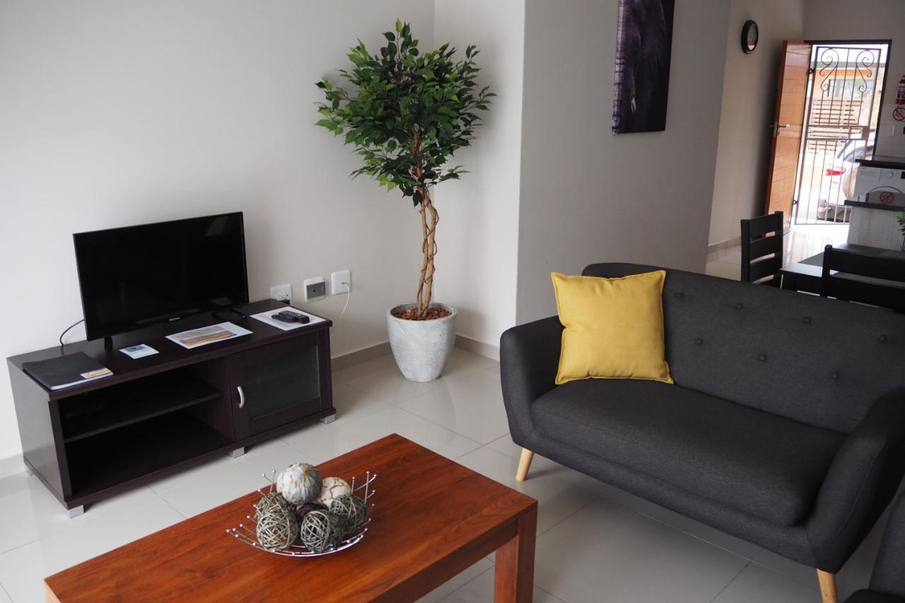 Or Tambo Self Catering Apartments, The Willows Boksburg Kültér fotó