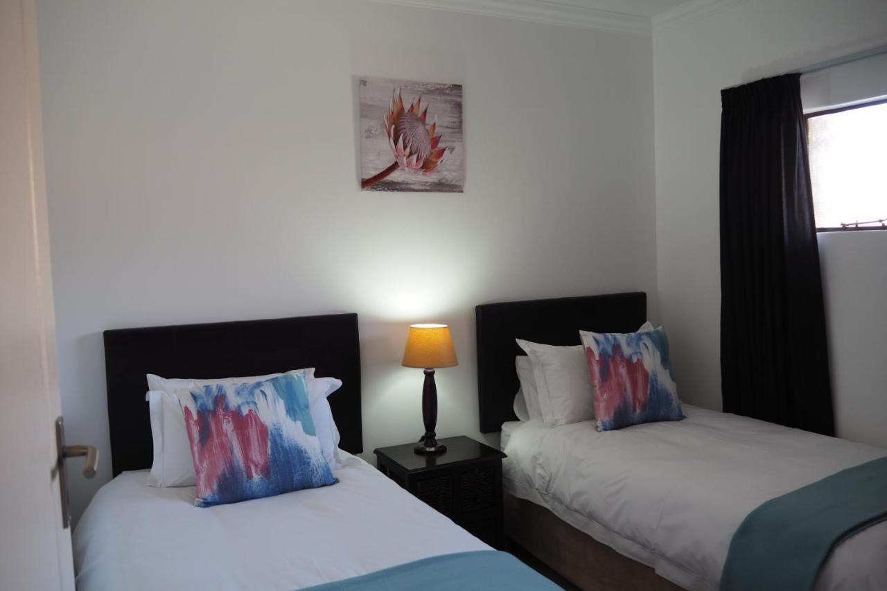 Or Tambo Self Catering Apartments, The Willows Boksburg Kültér fotó