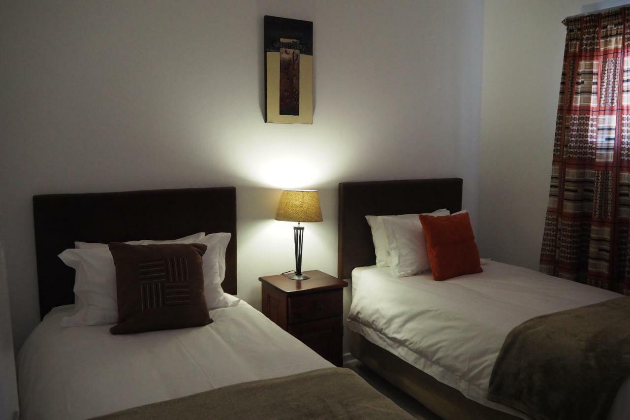 Or Tambo Self Catering Apartments, The Willows Boksburg Kültér fotó