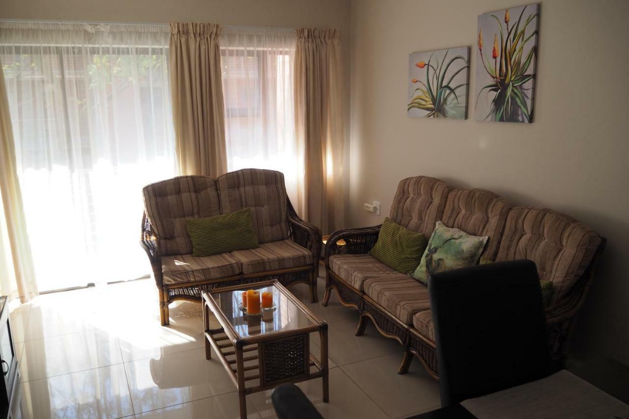 Or Tambo Self Catering Apartments, The Willows Boksburg Kültér fotó