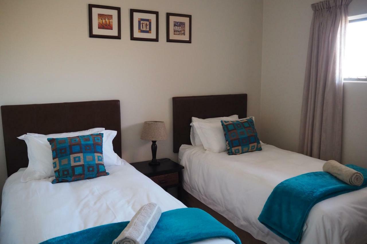 Or Tambo Self Catering Apartments, The Willows Boksburg Kültér fotó