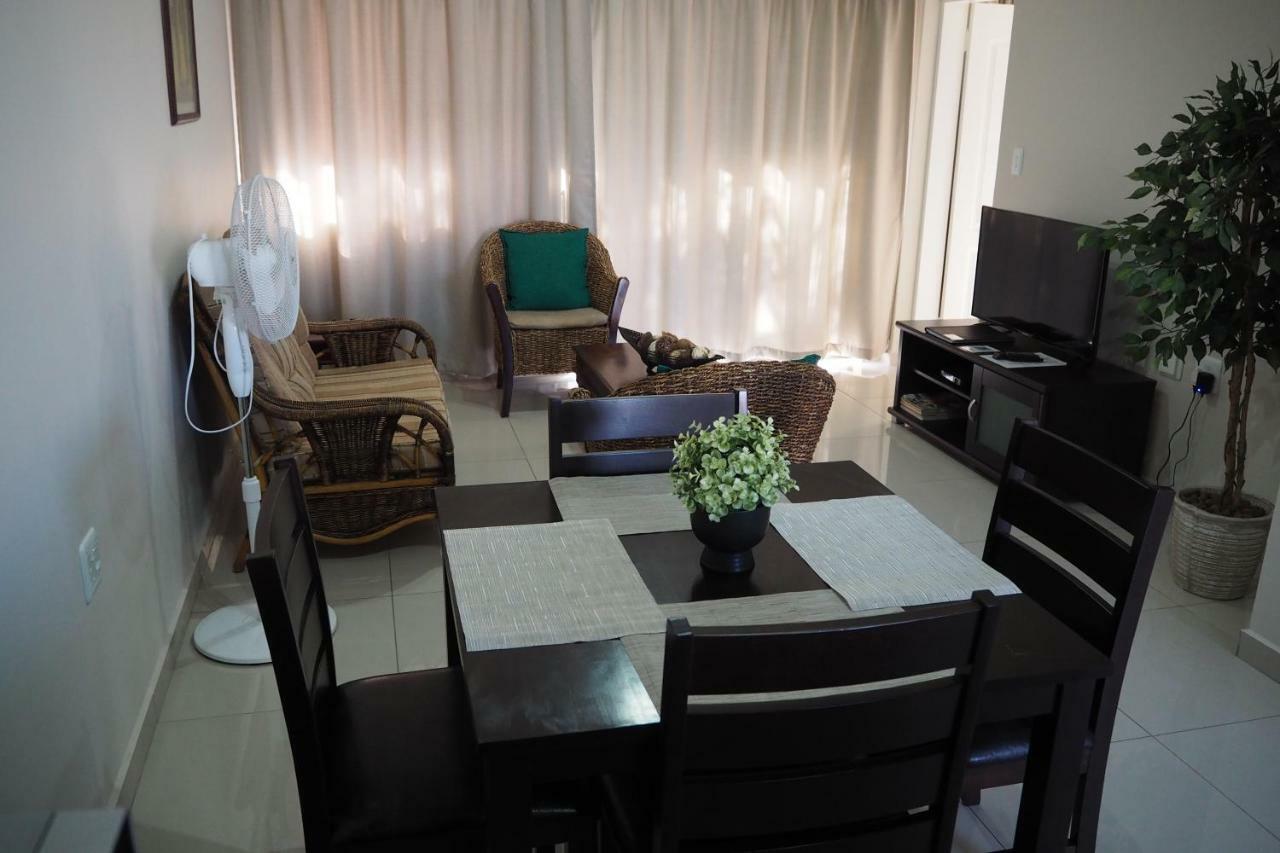 Or Tambo Self Catering Apartments, The Willows Boksburg Kültér fotó