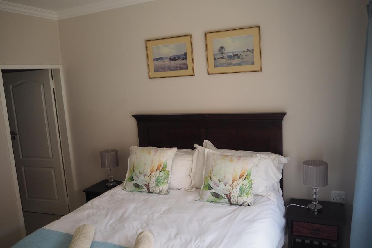 Or Tambo Self Catering Apartments, The Willows Boksburg Kültér fotó