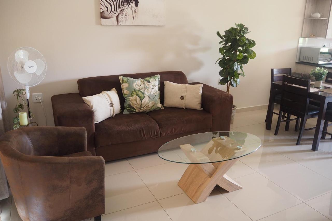 Or Tambo Self Catering Apartments, The Willows Boksburg Kültér fotó