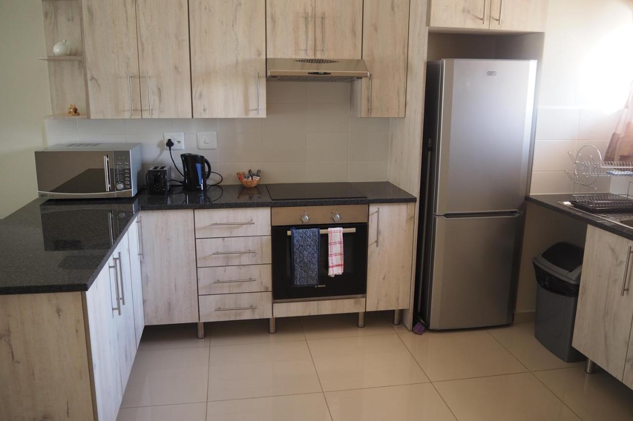 Or Tambo Self Catering Apartments, The Willows Boksburg Kültér fotó